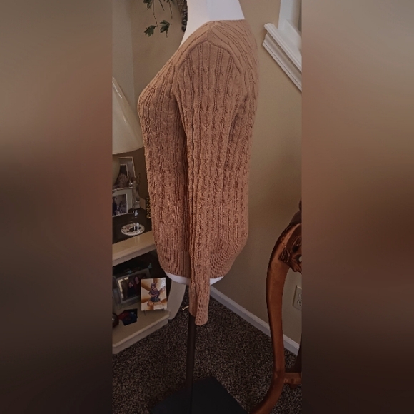 🎉🎉🎉Host pick🎉🎉 St. John's Bay V Neck Cable Knit Sweater EUC M Camel color. - Picture 4 of 8